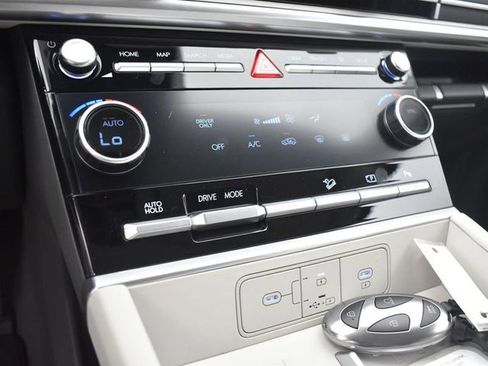 Used 2026 Hyundai Santa Fe SE image 15