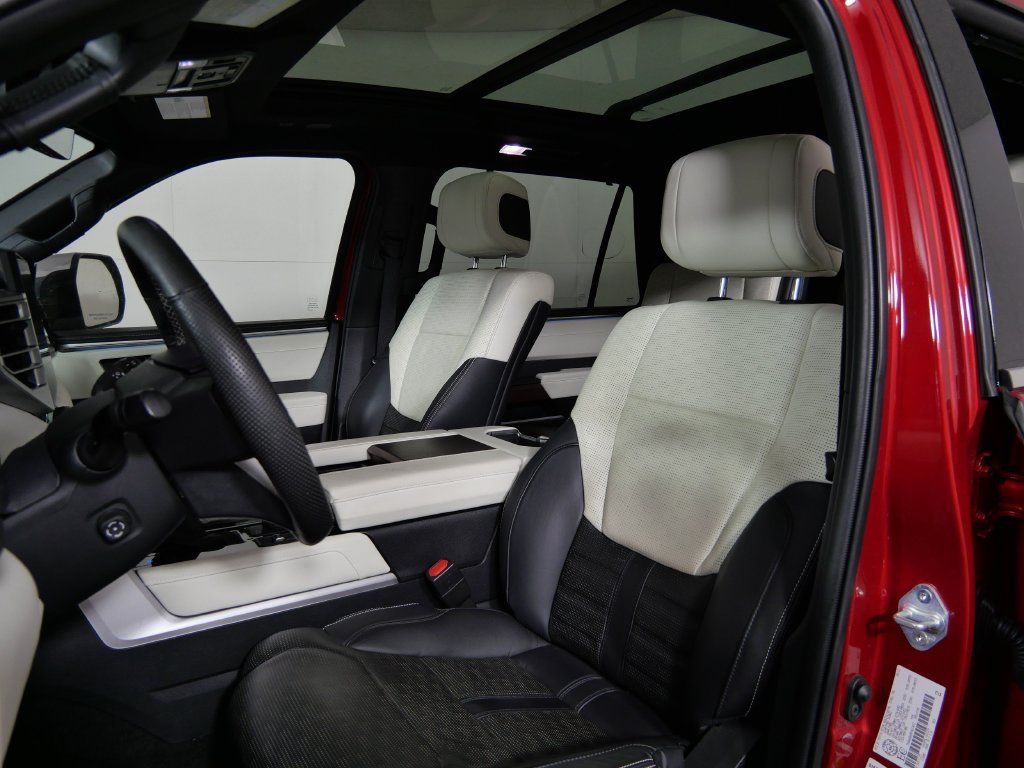 Used 2023 Toyota Sequoia Capstone AWD/4WD image 11