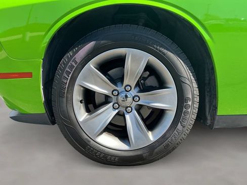Used 2017 Dodge Challenger SXT RWD image 21
