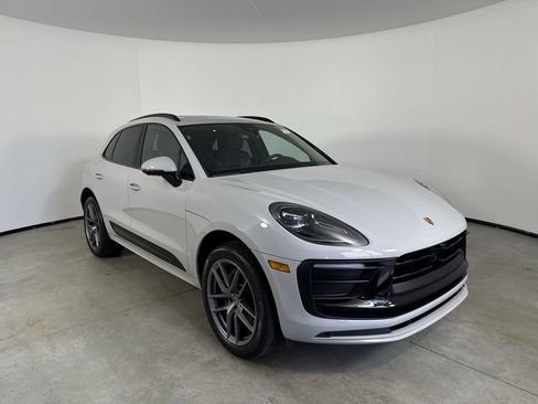 Certified 2024 Porsche Macan AWD/4WD image 9
