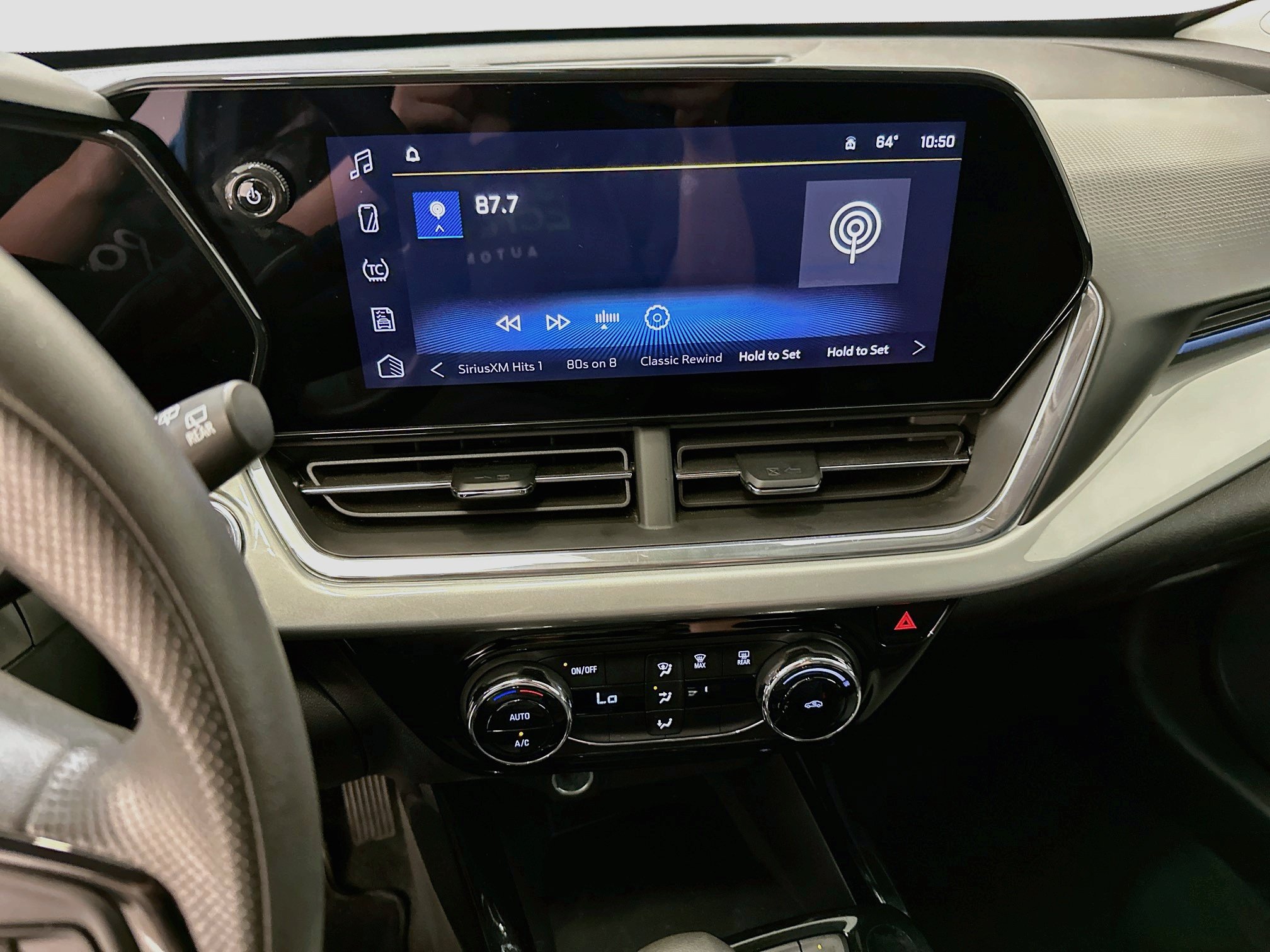 Used 2025 Chevrolet Trax LT FWD image 25