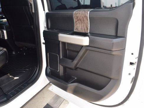 Used 2017 Ford F250 Lariat w/ FX4 Off-Road Package AWD/4WD image 13