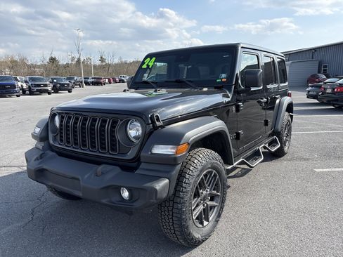 Used 2024 Jeep Wrangler Unlimited Sport AWD/4WD image 12