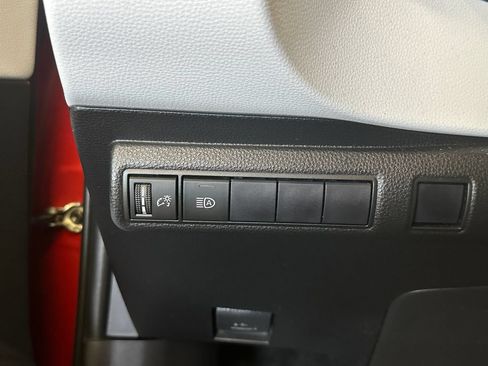 Used 2021 Toyota Corolla SE w/ Carpet Mat Package (TMS) FWD image 17