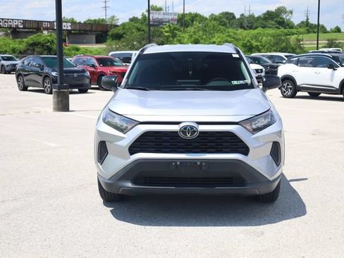 Used 2021 Toyota RAV4 LE AWD/4WD image 3