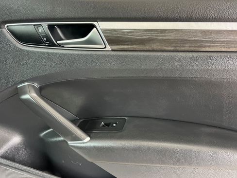 Used 2018 Volkswagen Passat 2.0T SE image 18