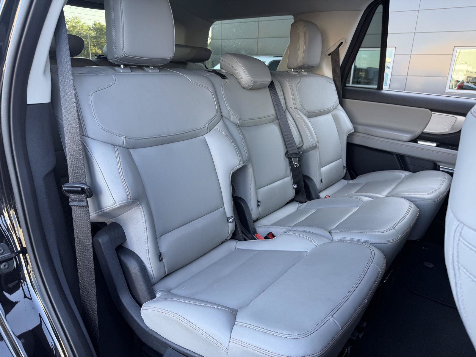 Used 2025 Ford Expedition Active AWD/4WD image 24
