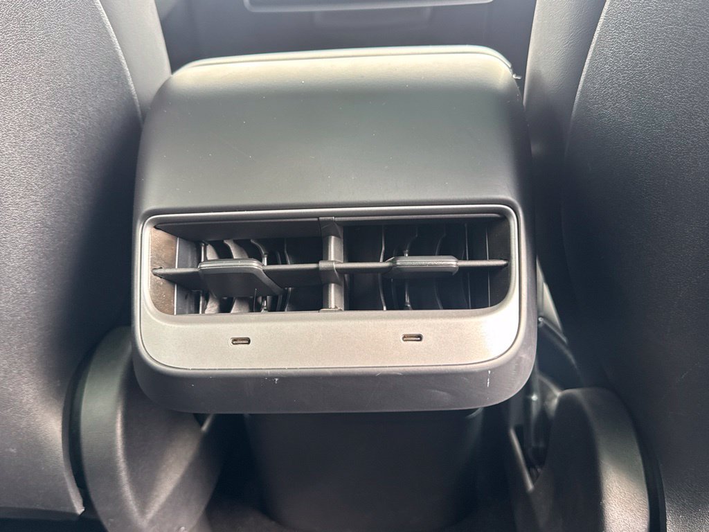 Used 2024 Tesla Model Y Long Range AWD/4WD image 23