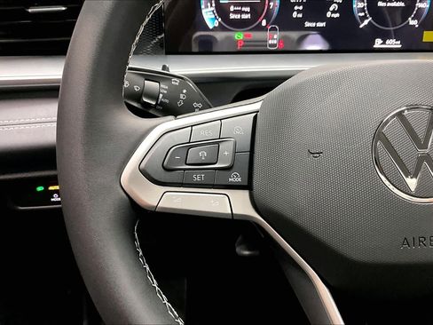 New 2026 Volkswagen Tiguan SE image 17