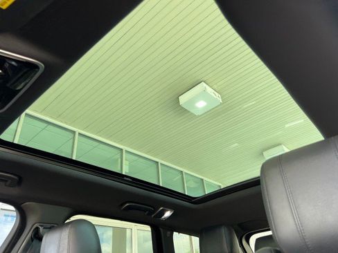 Used 2017 Land Rover Range Rover Sport SE image 31