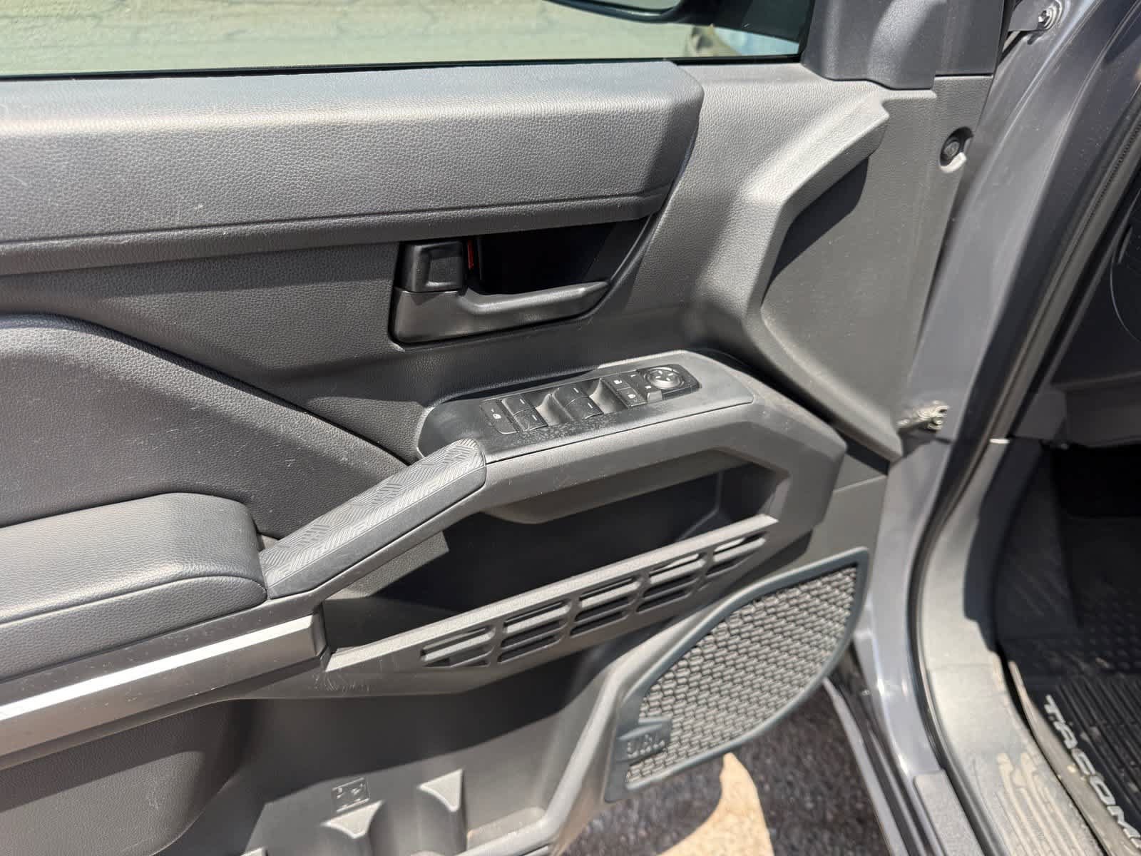 Used 2024 Toyota Tacoma SR5 AWD/4WD image 22