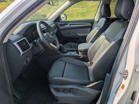 Used 2023 Volkswagen Atlas SE w/ Panoramic Sunroof Package FWD image 22
