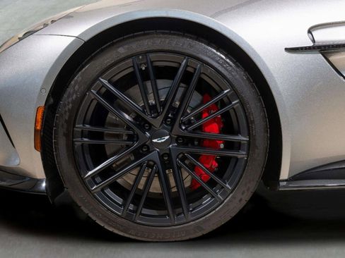 Used 2025 Aston Martin V8 Vantage Coupe image 19