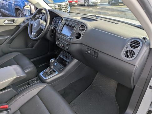Used 2017 Volkswagen Tiguan S image 35