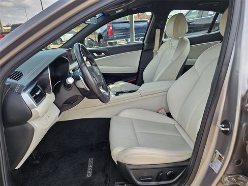 Used 2024 Genesis G70 2.5T image 13