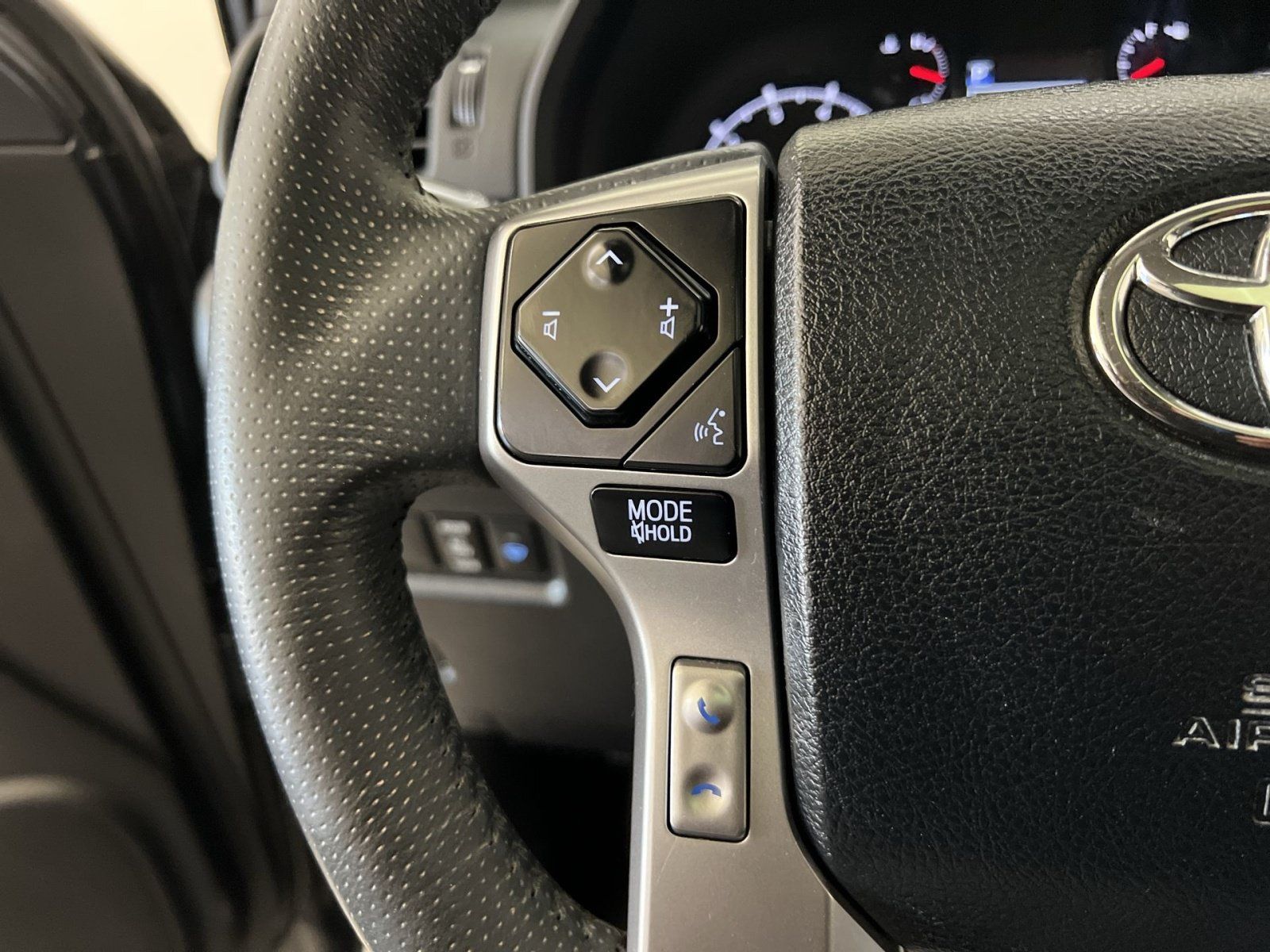 Used 2022 Toyota 4Runner SR5 Premium w/ Moonroof Package AWD/4WD image 36