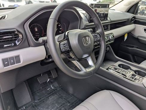 Used 2025 Honda Pilot EX-L image 8