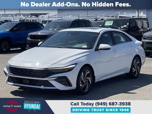 Certified 2025 Hyundai Elantra SEL FWD image 3