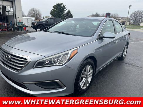 Used 2017 Hyundai Sonata SE image 1