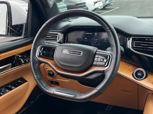 Used 2022 Jeep Grand Wagoneer Series III w/ Flexible Seating Group AWD/4WD image 12