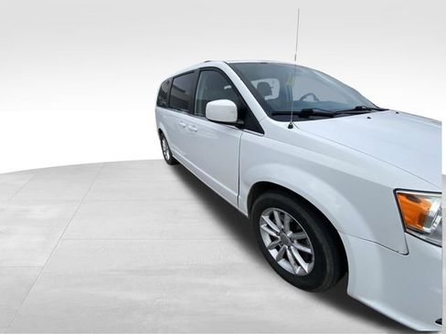 Used 2019 Dodge Grand Caravan SXT image 13