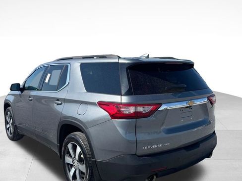 Used 2021 Chevrolet Traverse LT w/ LT Premium Package image 5