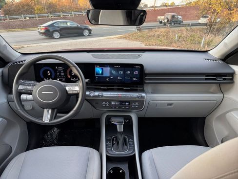 Used 2025 Hyundai Kona SEL image 28