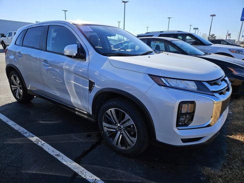 Used 2024 Mitsubishi Outlander Sport SE image 1