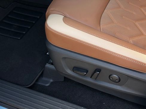 New 2026 Nissan Pathfinder Platinum image 13