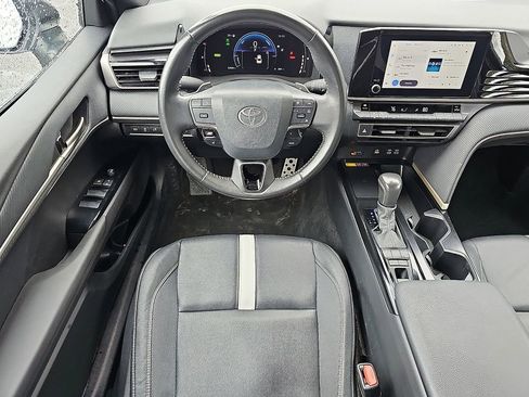 Used 2025 Toyota Camry SE image 12