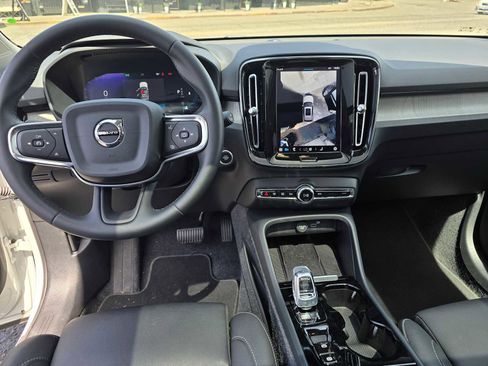 Certified 2024 Volvo XC40 B5 Plus image 18