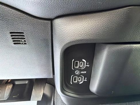 Used 2025 RAM 1500 Big Horn AWD/4WD image 25