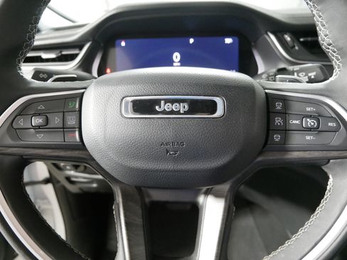 Used 2024 Jeep Grand Cherokee Limited AWD/4WD image 25