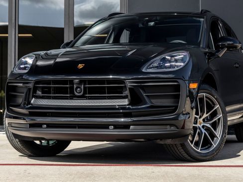 Certified 2026 Porsche Macan AWD/4WD image 7