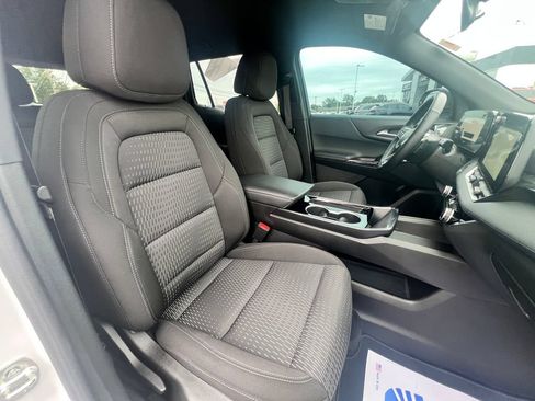 Used 2025 Chevrolet Equinox LT FWD image 41