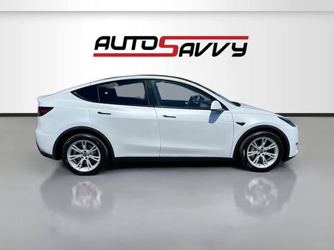 Used 2023 Tesla Model Y Long Range image 8