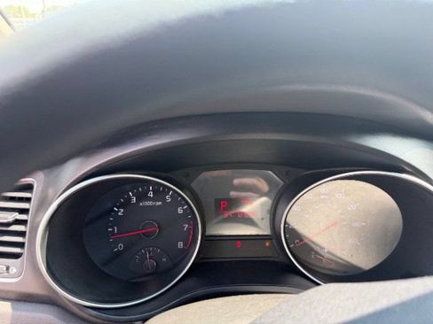 Used 2015 Kia Sedona LX FWD image 30