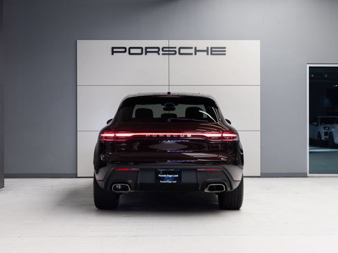 Certified 2026 Porsche Macan AWD/4WD image 6