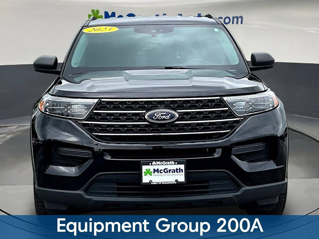 Used 2023 Ford Explorer XLT AWD/4WD image 2