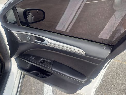 Used 2018 Ford Fusion SE w/ Fusion SE Technology Package FWD image 20