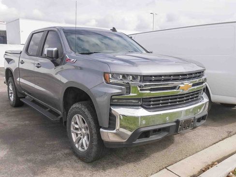 Used 2020 Chevrolet Silverado 1500 LT w/ Convenience Package AWD/4WD image 3