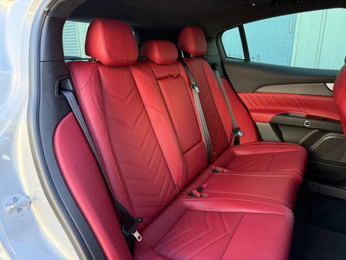 Used 2024 Maserati Grecale Trofeo image 32