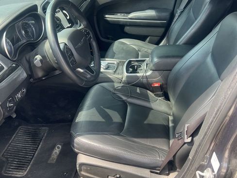 Used 2015 Chrysler 300 Limited RWD image 9