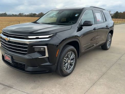 Used 2025 Chevrolet Traverse LT image 5