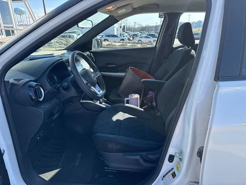 Used 2019 Nissan Kicks SV image 12