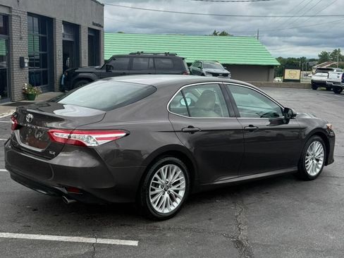 Used 2018 Toyota Camry XLE FWD image 17