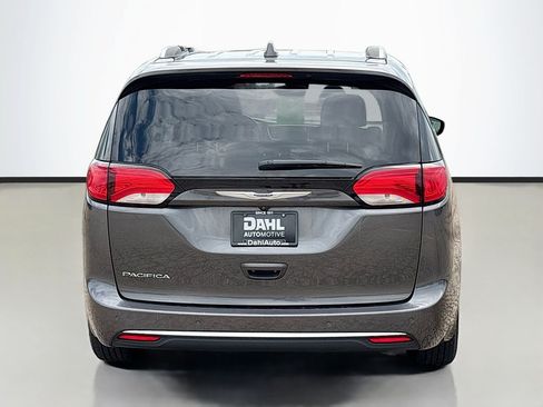 Used 2019 Chrysler Pacifica Touring-L Plus w/ Advanced Safetytec Group FWD image 9