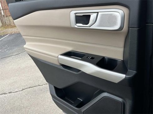Certified 2023 Ford Explorer Limited w/ Limited Technology Package image 20