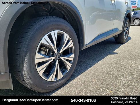 Used 2023 Nissan Rogue SV image 9