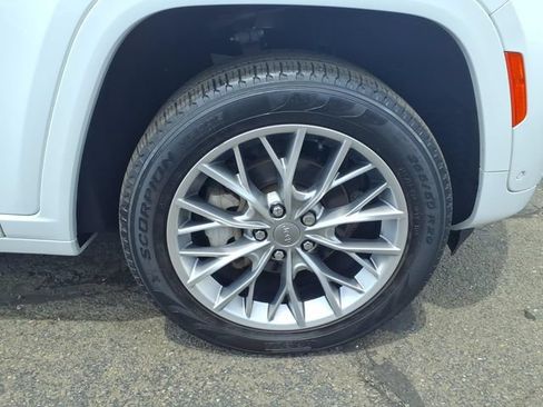 Used 2023 Jeep Grand Cherokee Summit AWD/4WD image 10